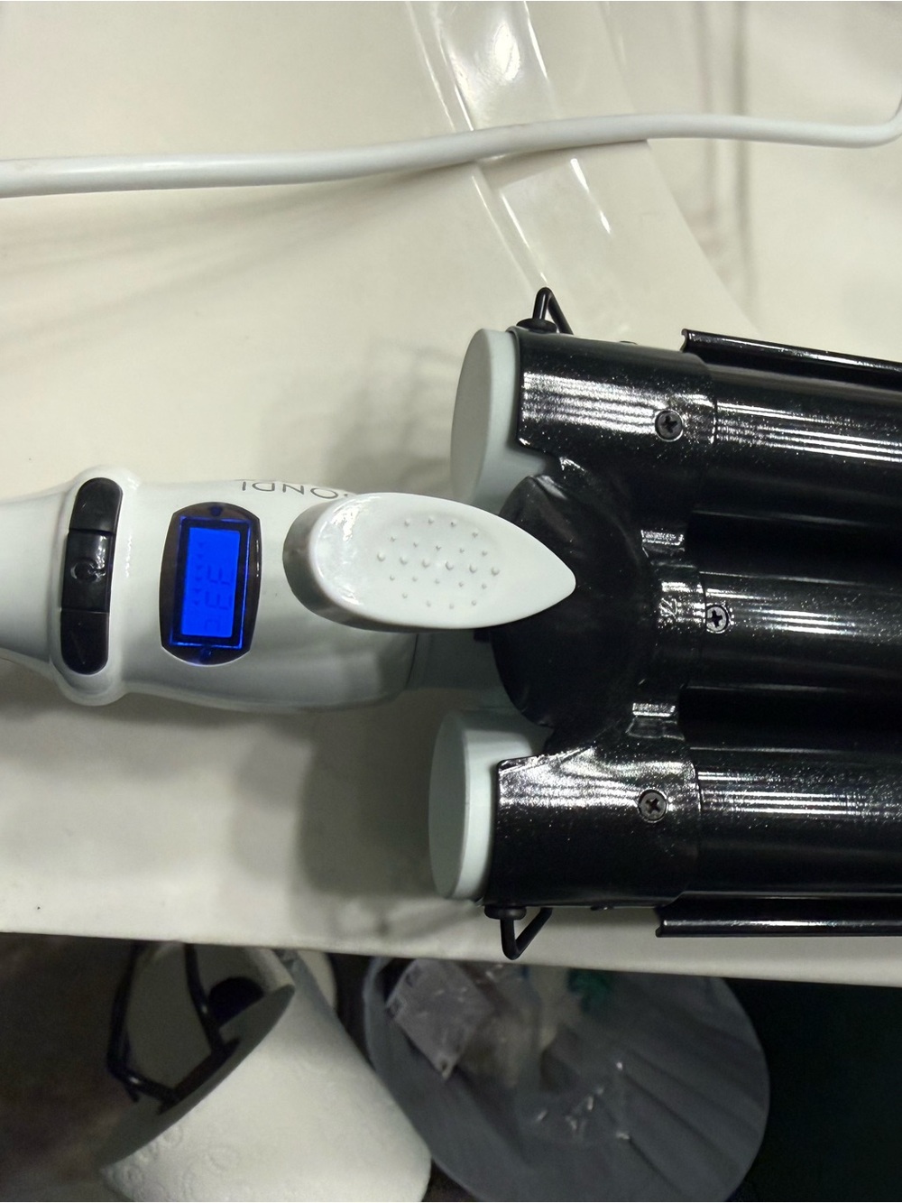 Bondi Boost White Beach  Waver with Blue LCD Screen